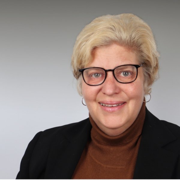 Simone Mazari